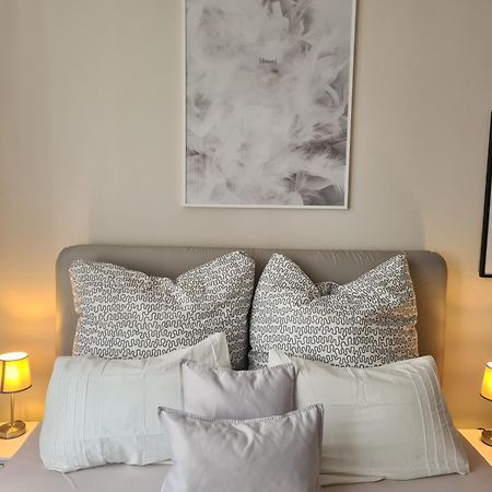 Home Away From Home Stylish Central Netflix Kitchen Wiesbaden Ngoại thất bức ảnh