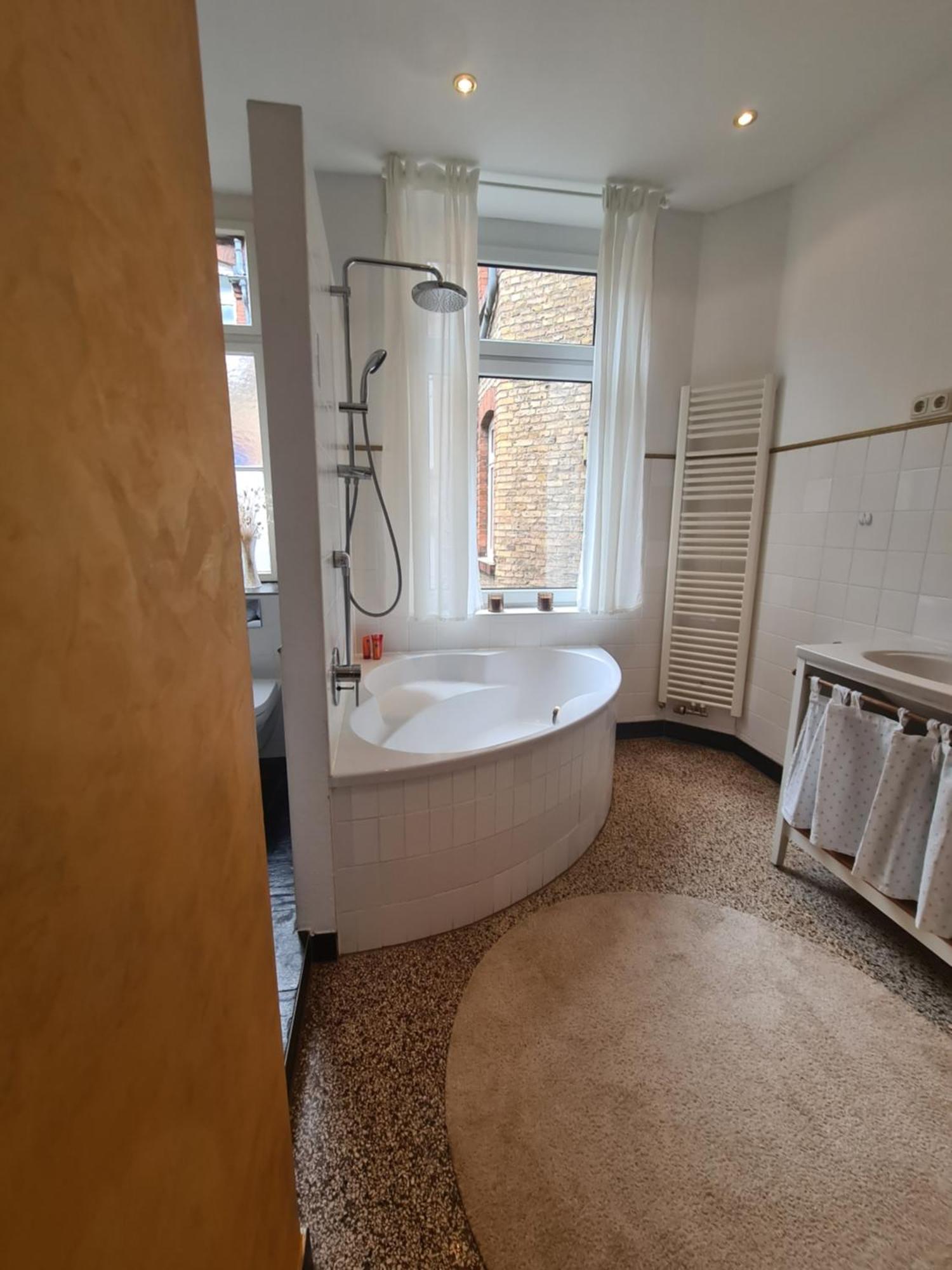 Home Away From Home Stylish Central Netflix Kitchen Wiesbaden Ngoại thất bức ảnh