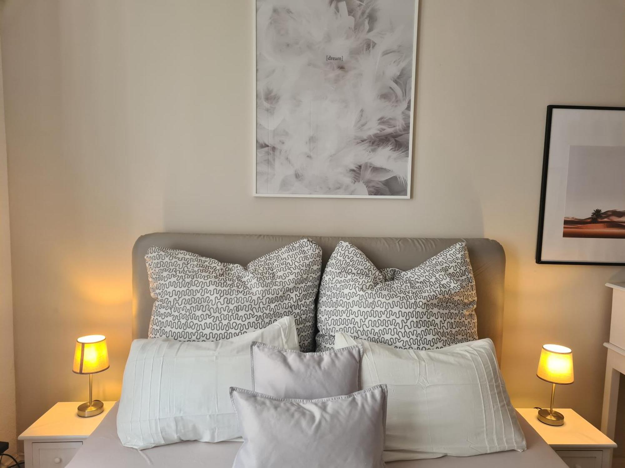 Home Away From Home Stylish Central Netflix Kitchen Wiesbaden Ngoại thất bức ảnh